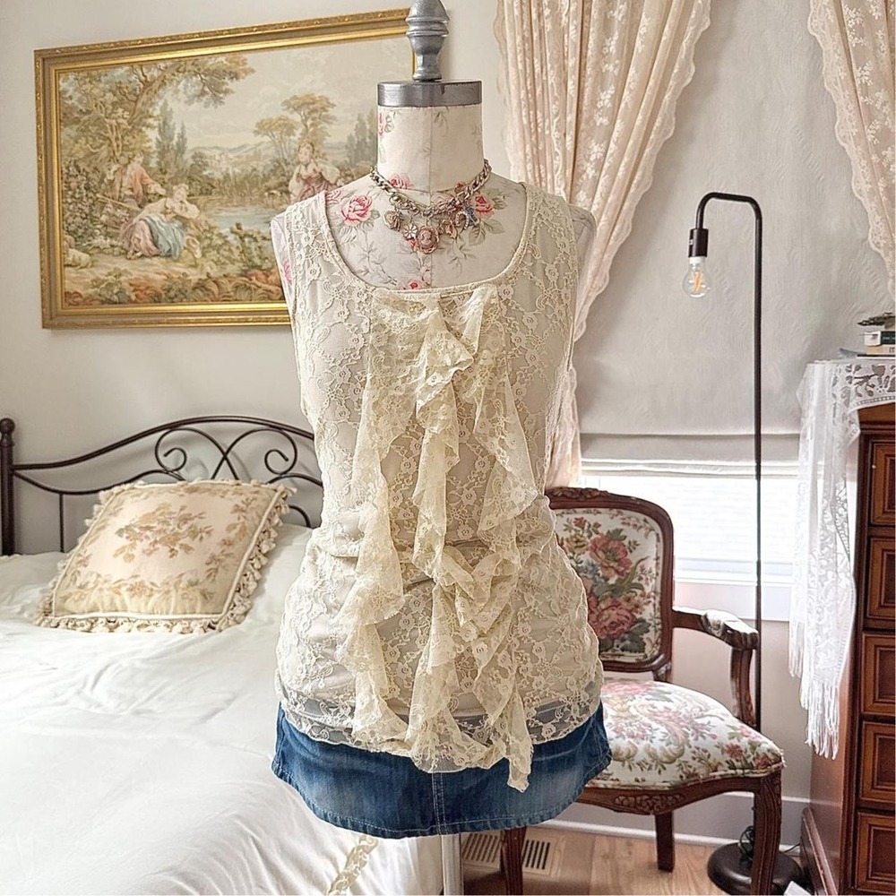 cream lace ruffle top  Y2K Ashley Blue small‎ cream floral lace sleeveless top